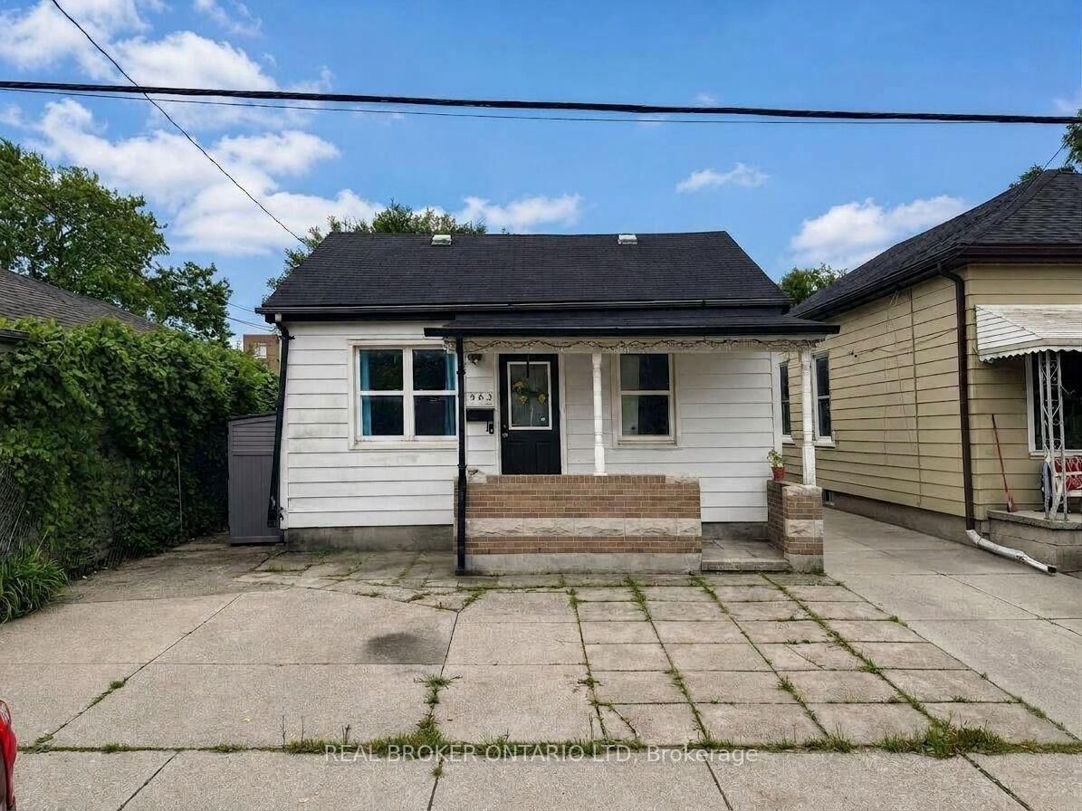 Property Photo:  563 South Street S  ON N6B 1C5 
