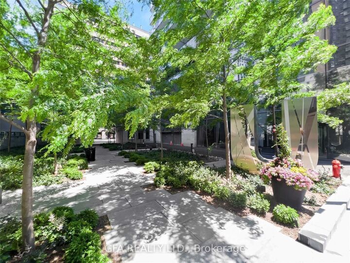 Property Photo:  65 St. Mary Street 3701  ON M5S 0A5 