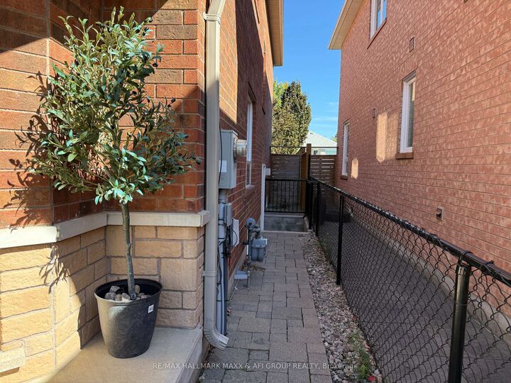 Property Photo:  83 Aloe Avenue Basement  ON L4E 4N1 