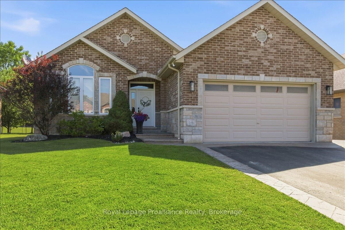 Property Photo:  109 Pinnacle Street  ON K0K 1H0 