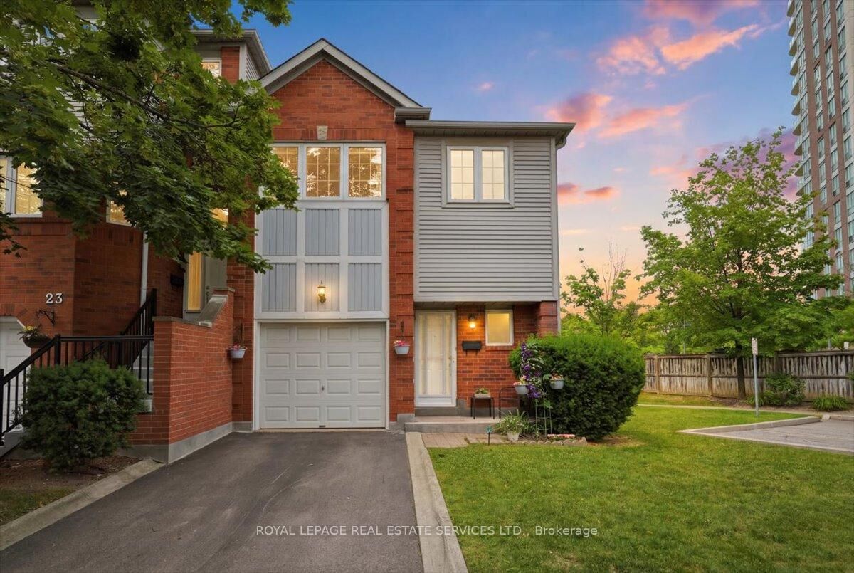 Property Photo:  4605 Donegal Drive 24  ON L5M 4X7 