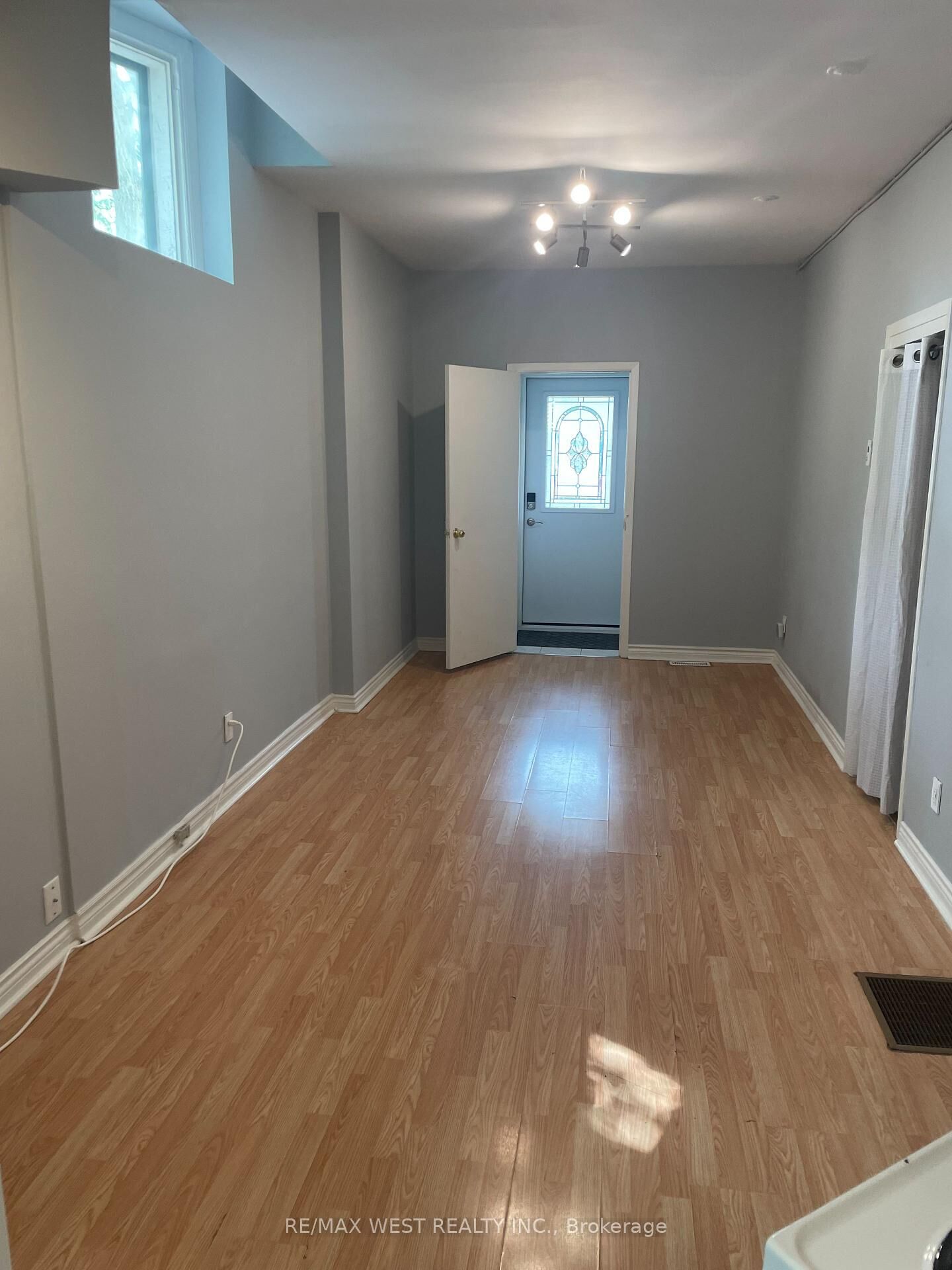 Property Photo:  281 Howland Avenue Main Floor  ON M5R 3B8 