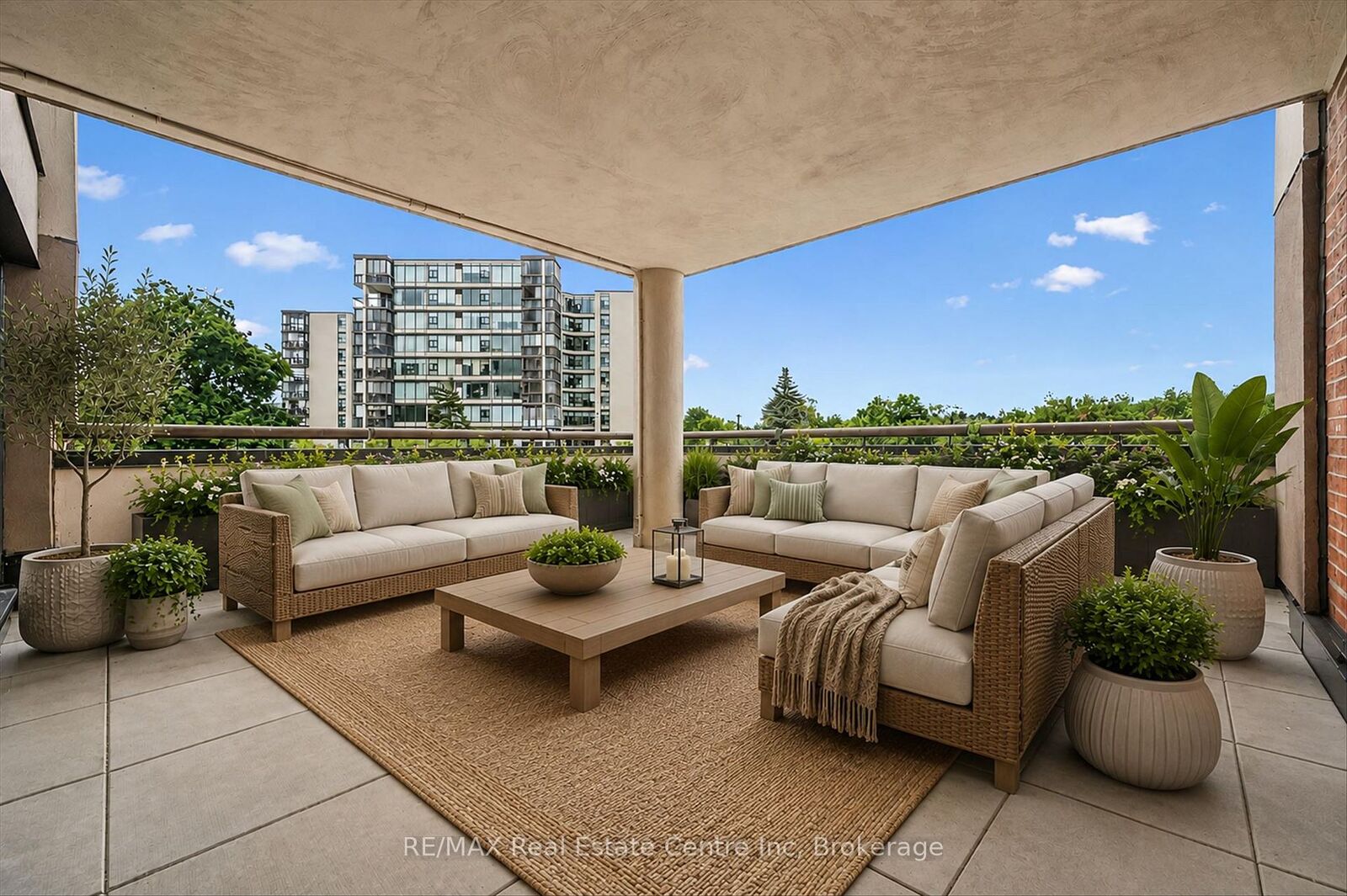 Property Photo:  22 Marilyn Drive 201  ON N1H 7T1 