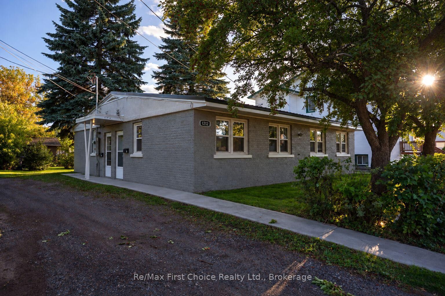 Property Photo: 1212 Walsh Street E ON P7E 4V4