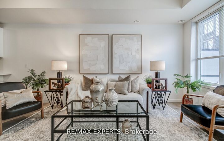Property Photo:  300 Alex Gardner Circle 61  ON L4G 1N4 