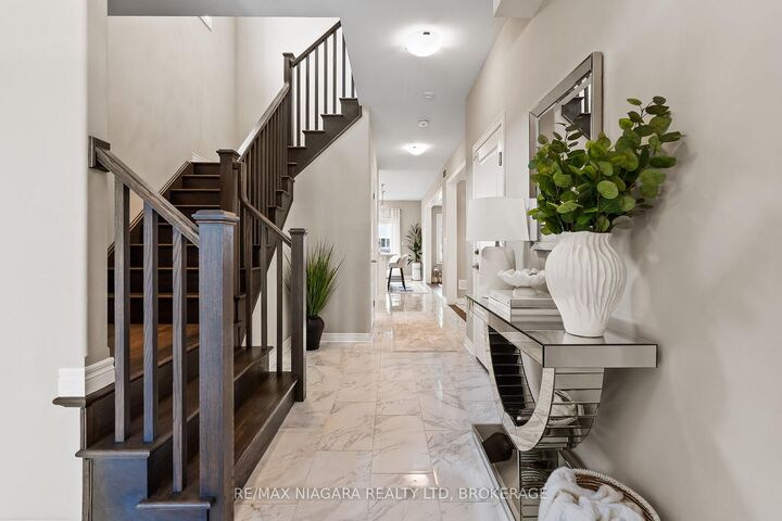 Property Photo:  91 Quebec Avenue  ON L3B 0E4 