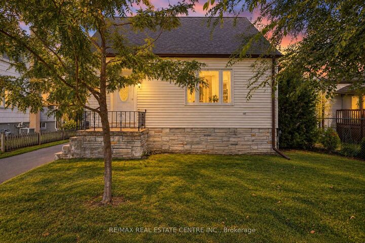 Property Photo:  988 High Street  ON K9J 5R6 