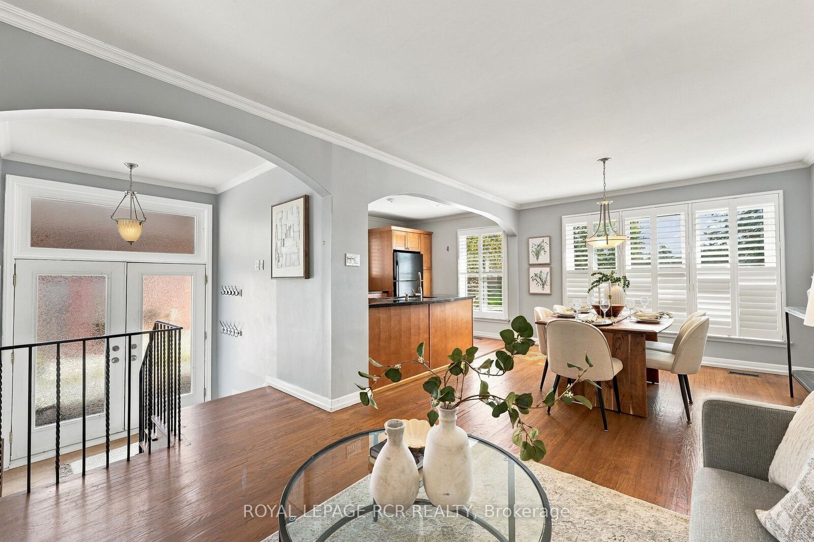 Property Photo:  70 Tecumseh Drive  ON L4G 2X4 
