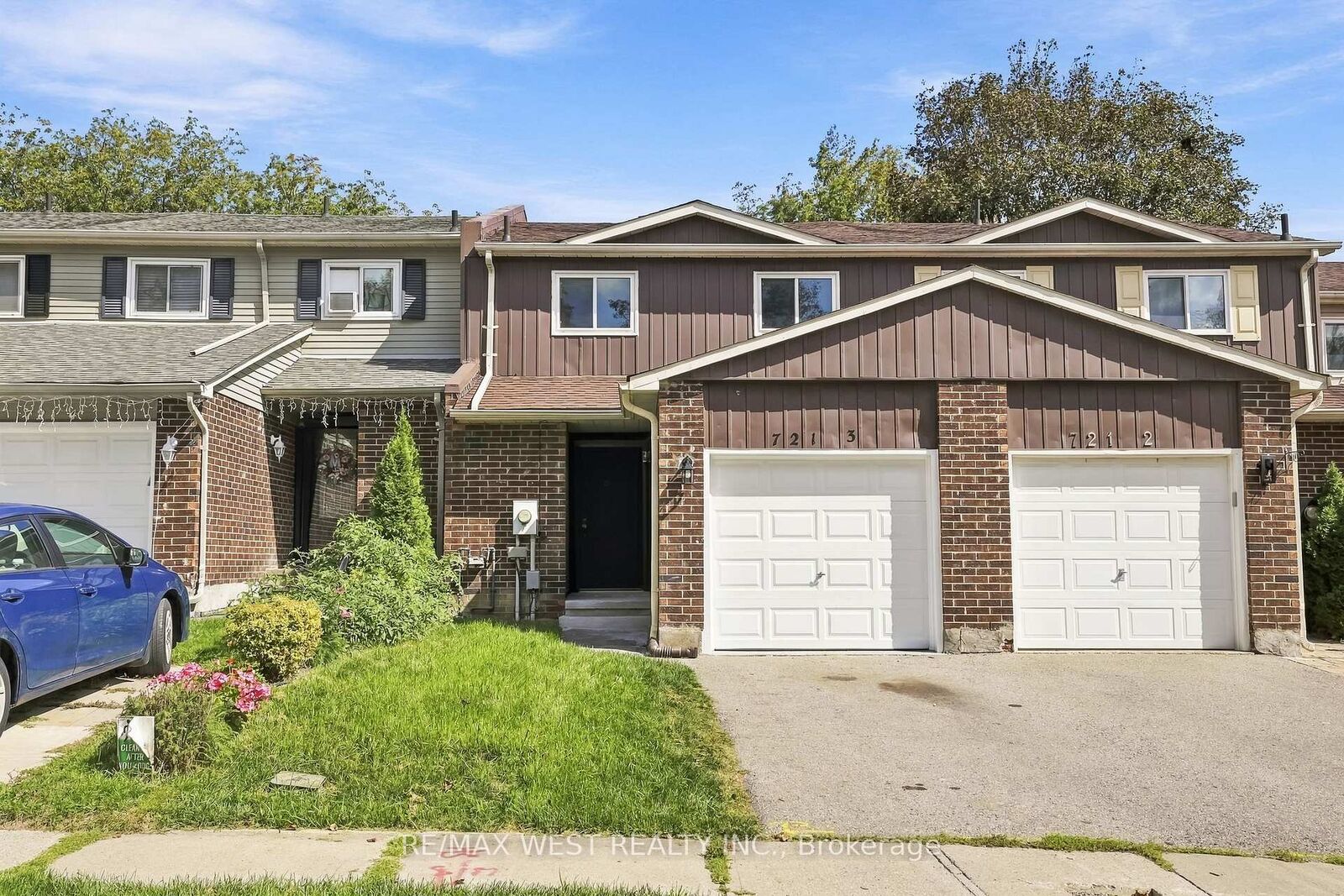 Property Photo: 721 Cricklewood Drive 3 ON L1K 1R5
