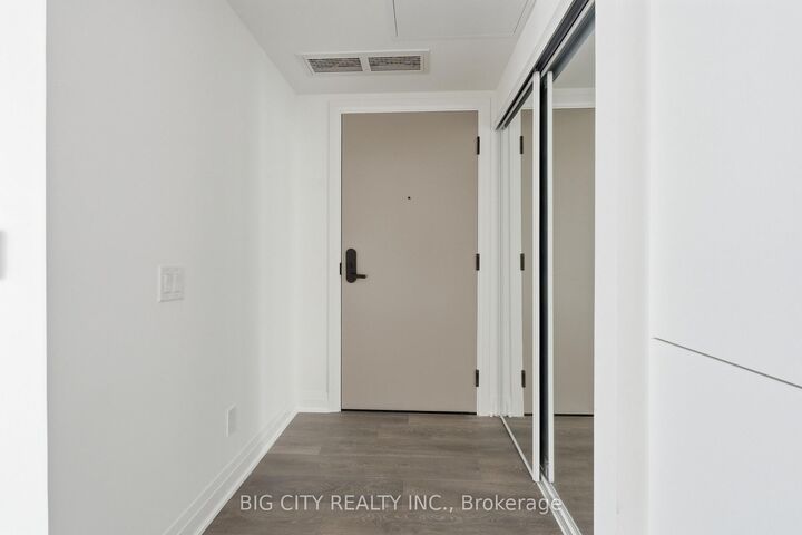 Property Photo:  25 Frederick Todd Way 1906  ON M4G 0E8 