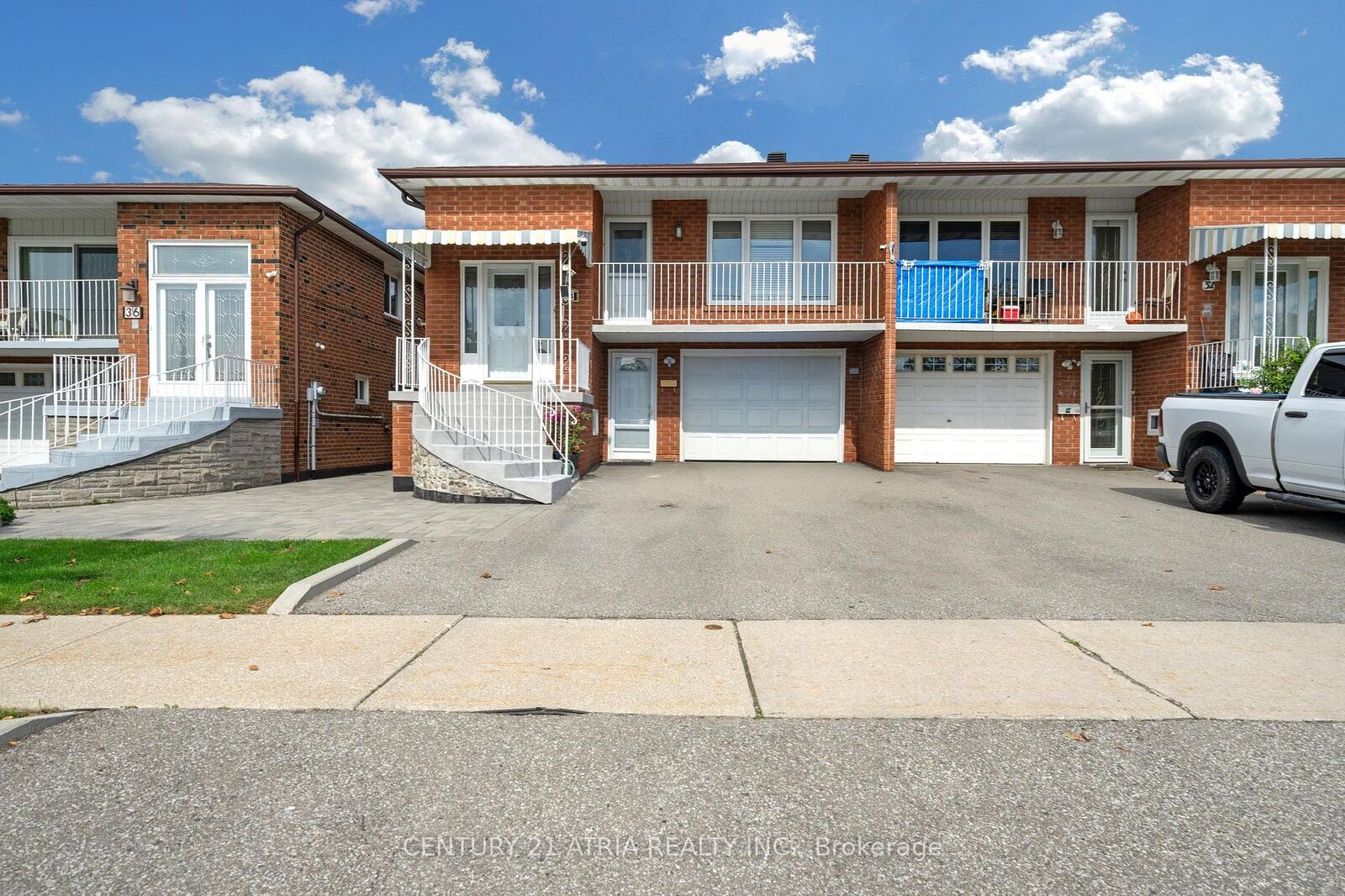 Property Photo:  34 Sawmill Road  ON M3L 2M2 