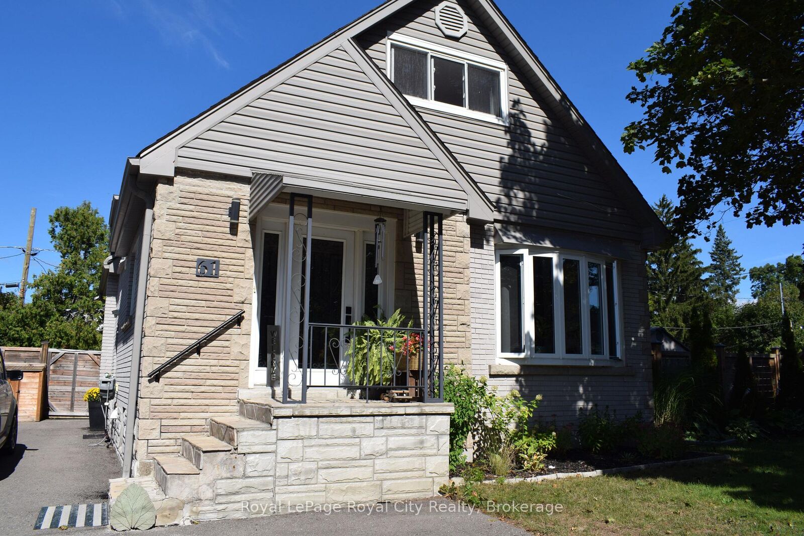 Property Photo:  61 Nelson Court  ON L7J 1A5 