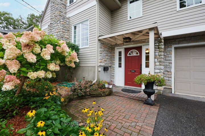 Property Photo: 514 Highcroft Avenue ON K1Z 5J4