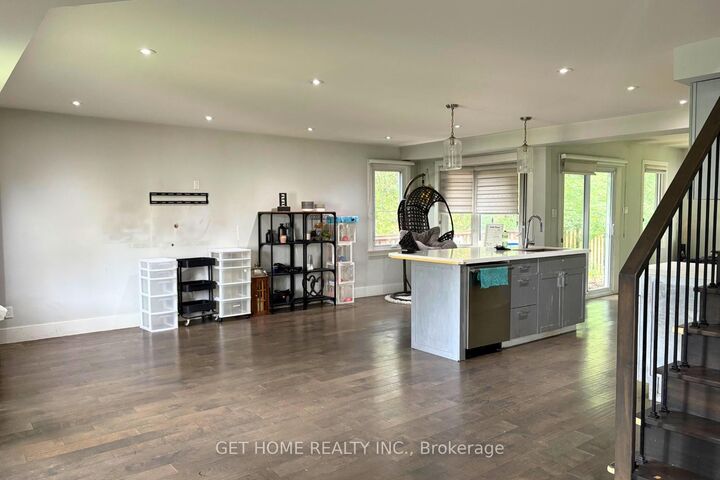 Property Photo: 1112 Centre Street S ON L1N 4X8