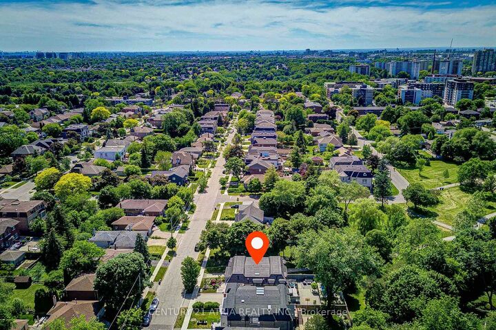 Photo de la propriété: 460 Hounslow Avenue ON M2R 1H8