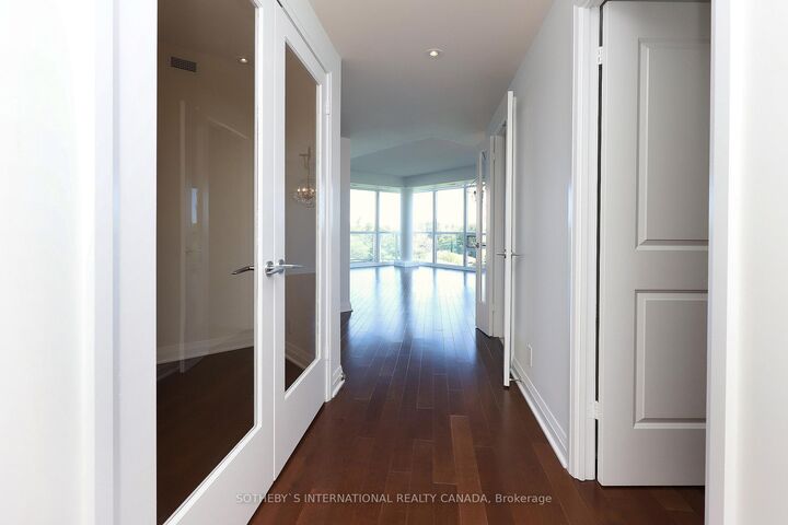 Property Photo:  1055 Southdown Road 705  ON L5J 0A3 