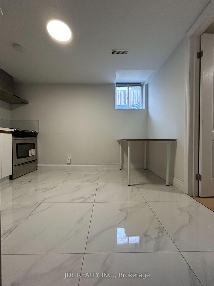 Property Photo:  91 Bushmills Sq Square One Bedroom Unit Bsmt  ON M1V 1K5 