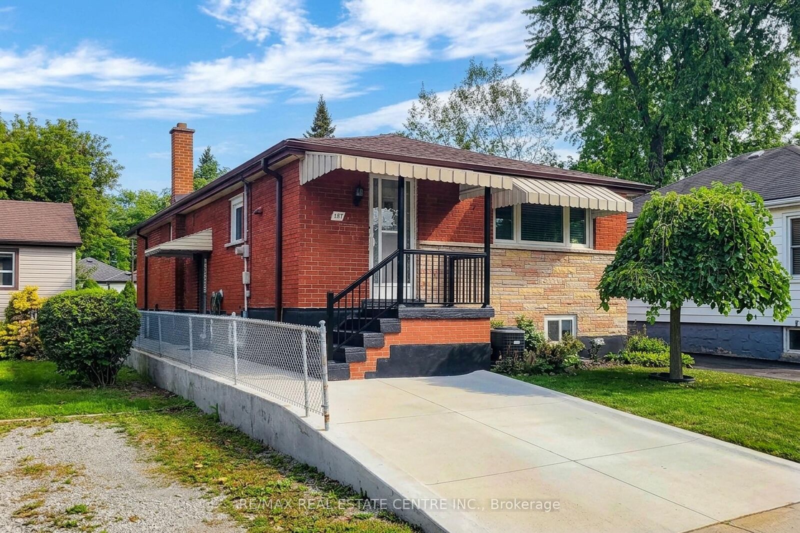 Property Photo:  137 East 16th Street  ON L9A 4J4 