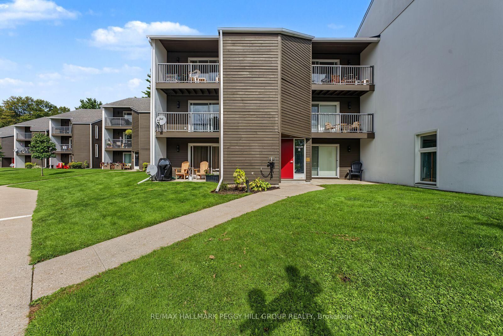 Property Photo:  1102 Horseshoe Valley Road W 215  ON L4M 4Y8 