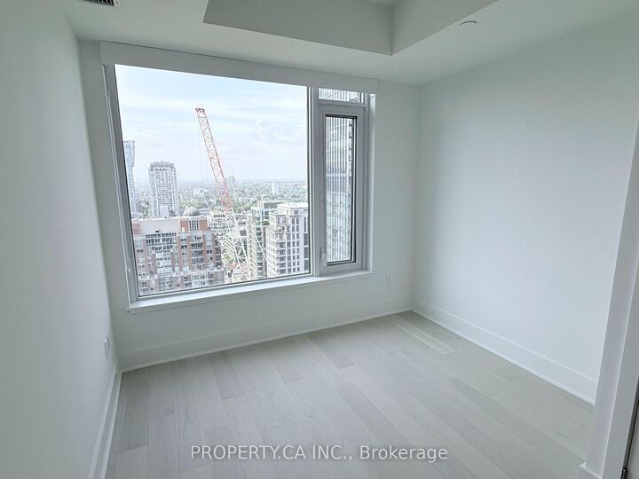 Property Photo:  11 Yorkville Avenue W 2214  ON M4W 0B7 