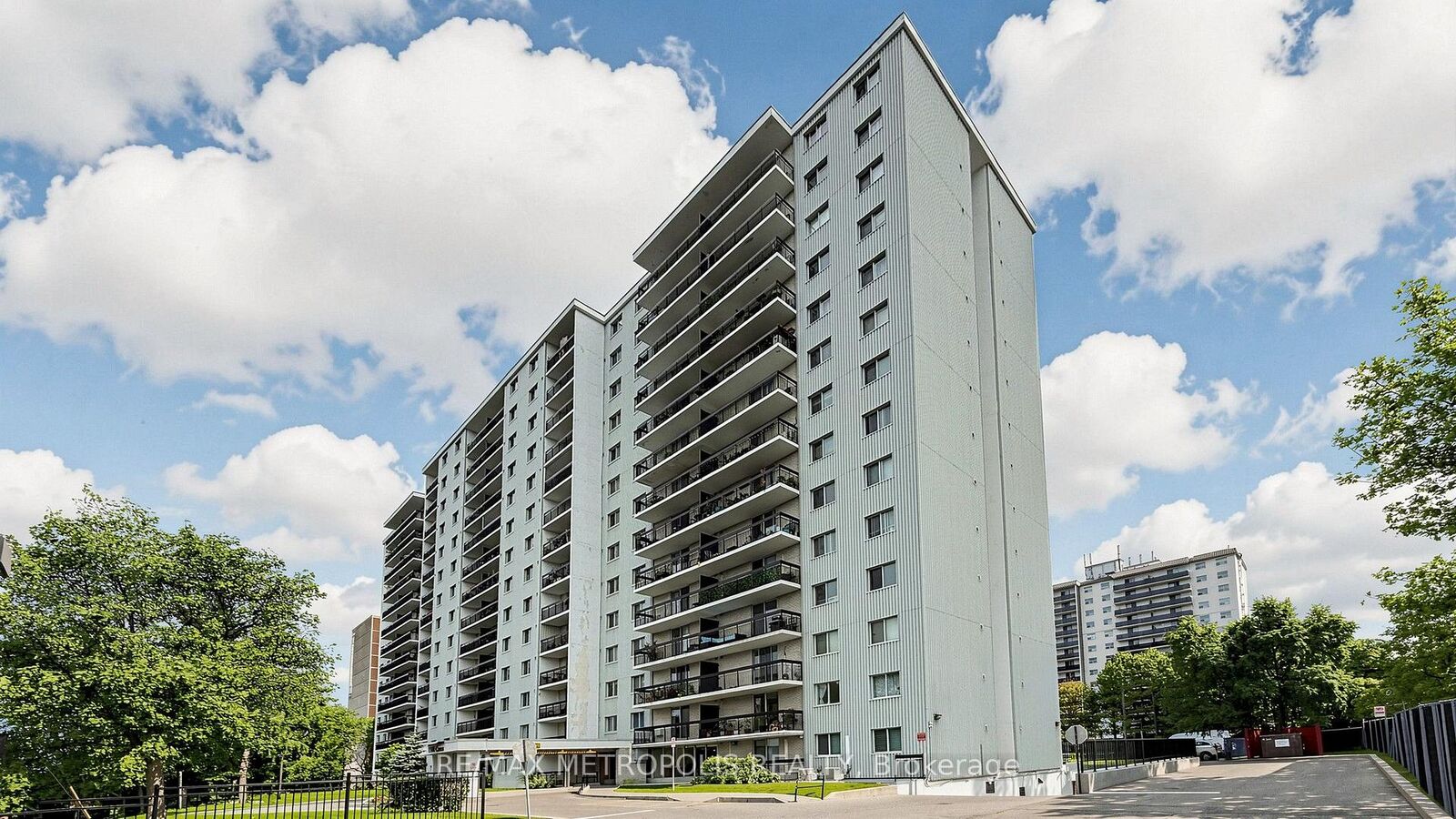 Property Photo:  1100 Caven Street 310  ON L5G 4N3 