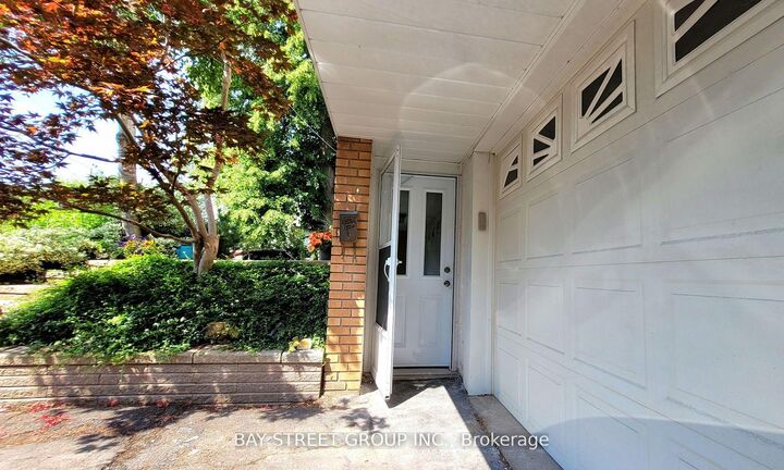 Property Photo:  37 Sir Bodwin Place Lower  ON L3P 2X7 
