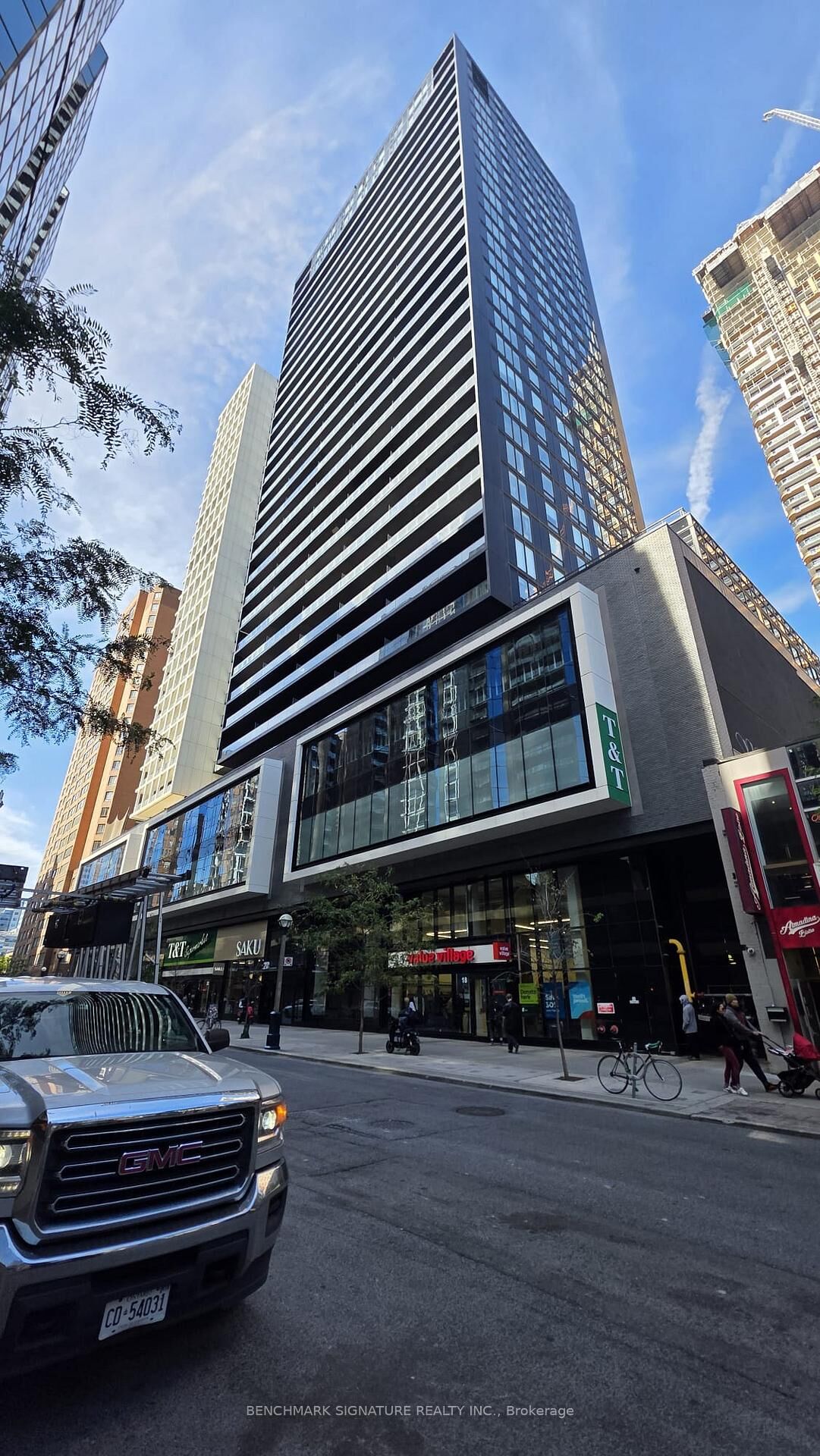 Property Photo:  20 Edward Street 2513  ON M5G 0C5 