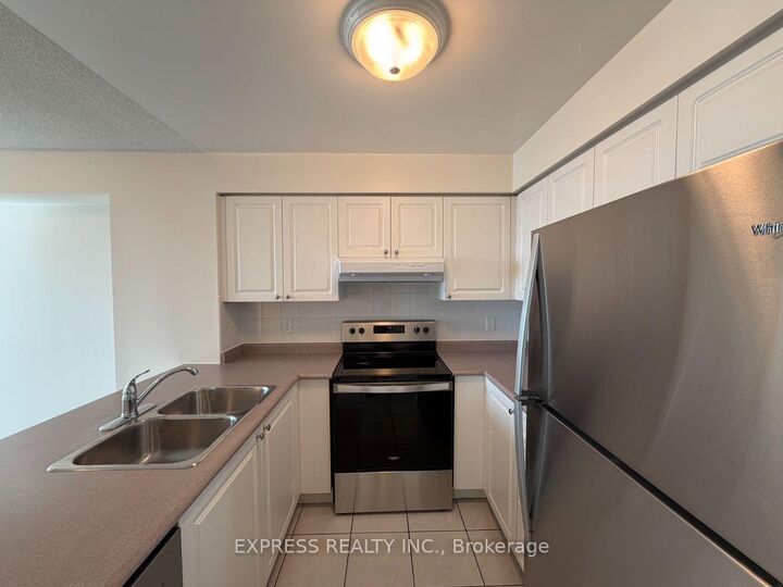 Property Photo: 8 Hillcrest Avenue 1718 ON M2N 6C6