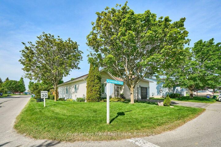 Property Photo:  40 Niagara Trail  ON L1B 1L6 