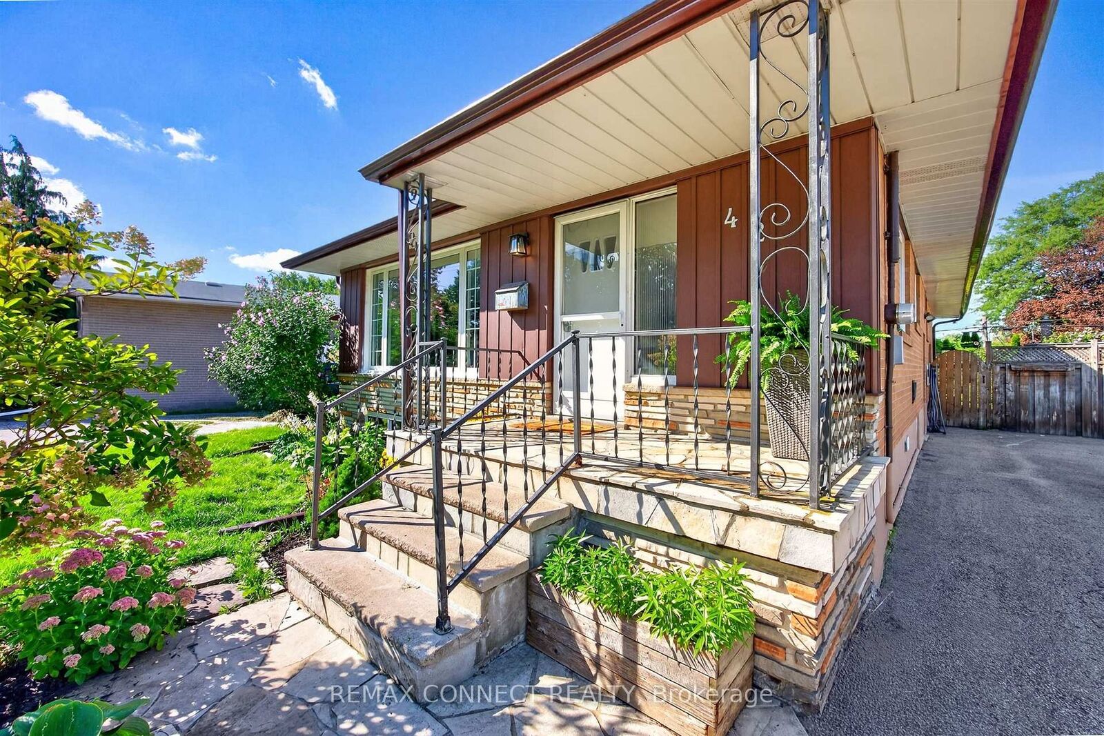 Property Photo:  42 Bainhart Crescent  ON M1H 2R3 