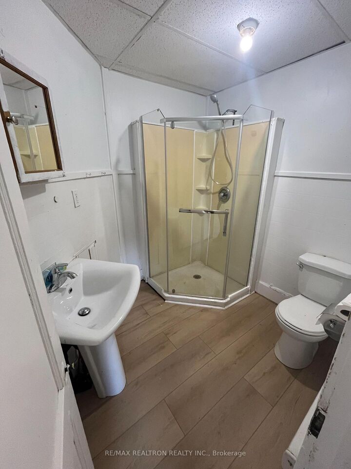 Property Photo: 106 Dundas Street W 4 ON K8V 3P3