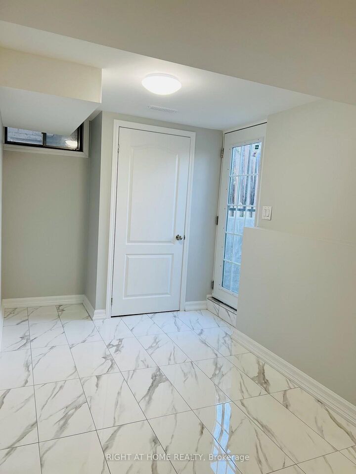 Property Photo:  314 Harrowsmith Drive Lower  ON L5R 1P7 