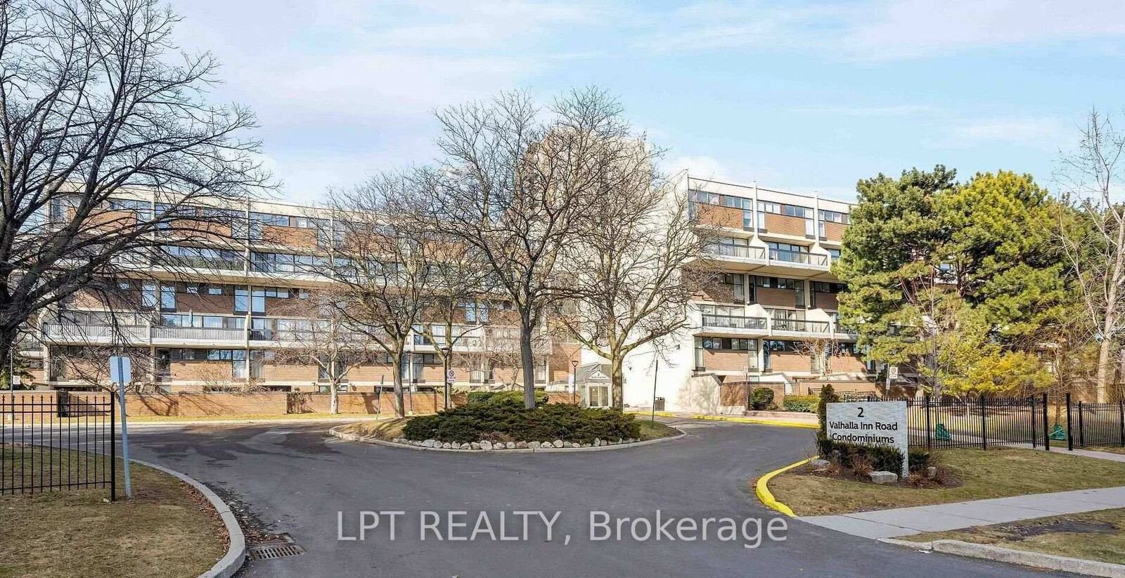 Property Photo: 2 Valhalla Inn Road 332 ON M9B 6C3