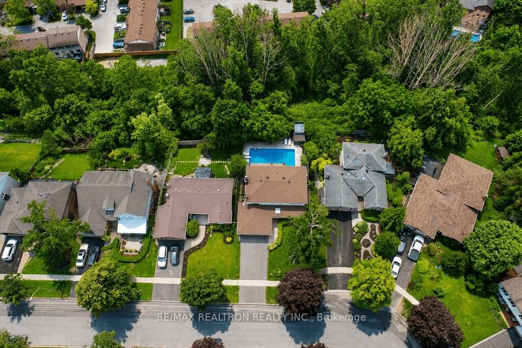 Property Photo:  18 Debra Crescent  ON L4N 3T1 