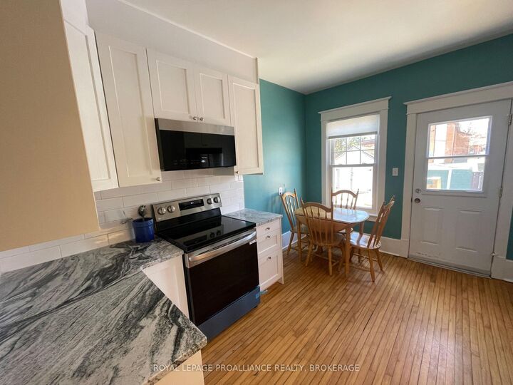 Property Photo:  260 Collingwood Street  ON K7L 3X8 