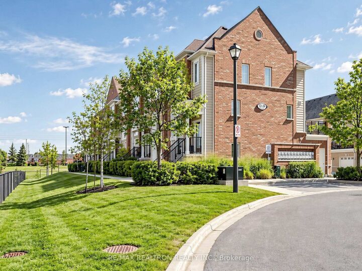 Property Photo:  16 Walter Dove Court  ON L4G 0S8 