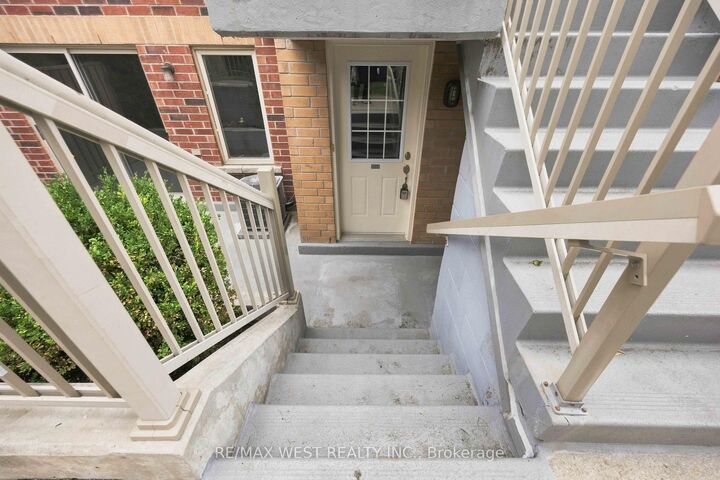 Property Photo:  20 Elsie Lane 122  ON M6P 3N9 