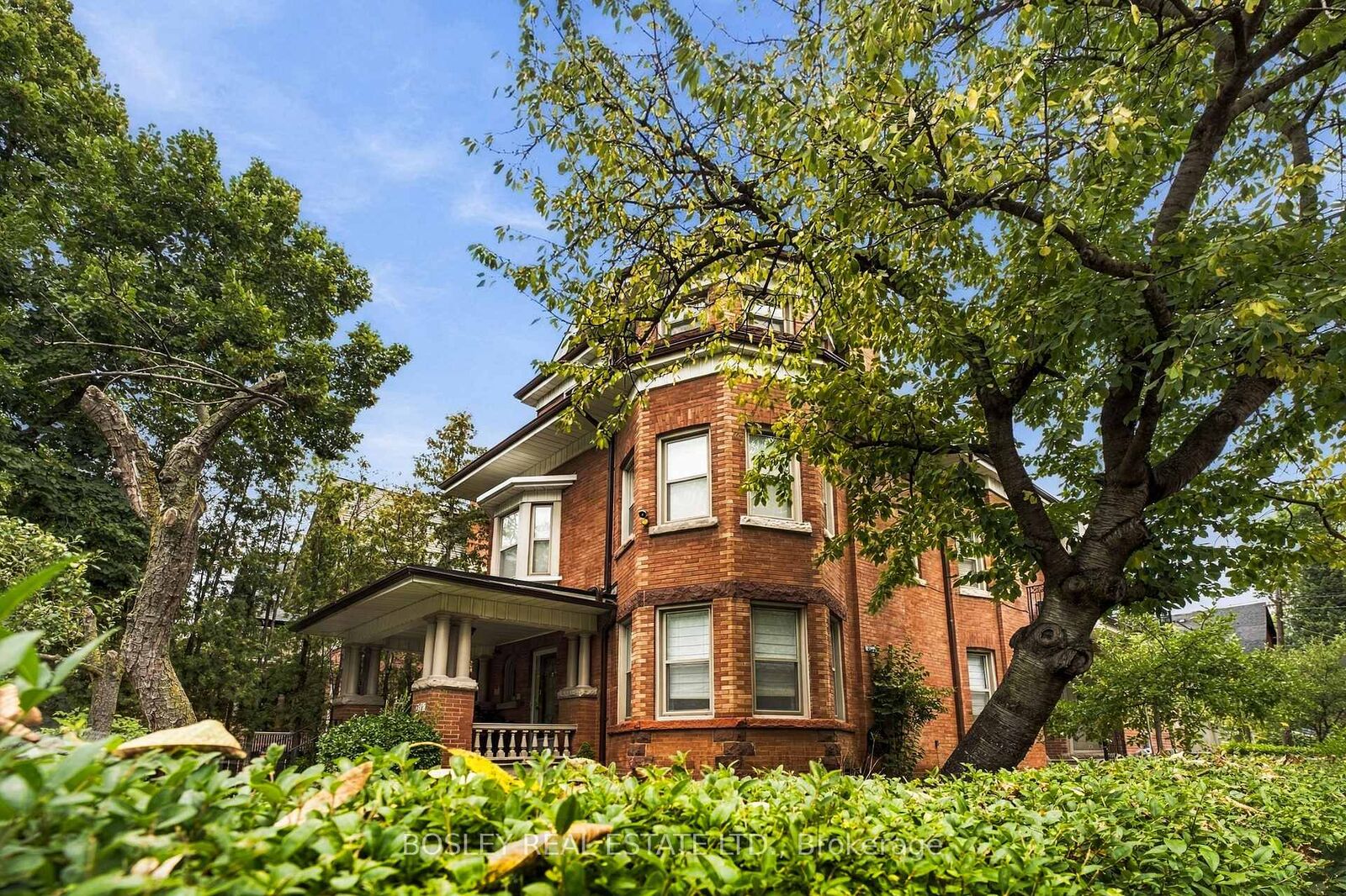 Property Photo: 399A Palmerston Blvd Boulevard ON M6G 2N7