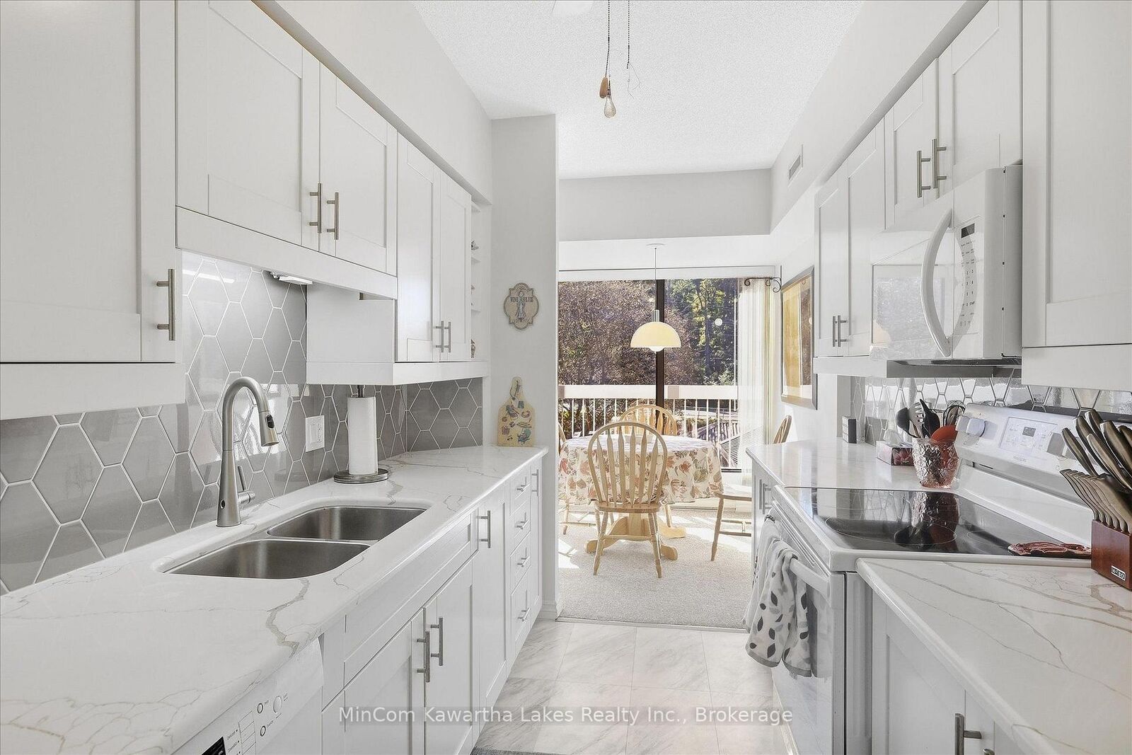 Property Photo:  40 Auburn Street 207  ON K9H 2G2 
