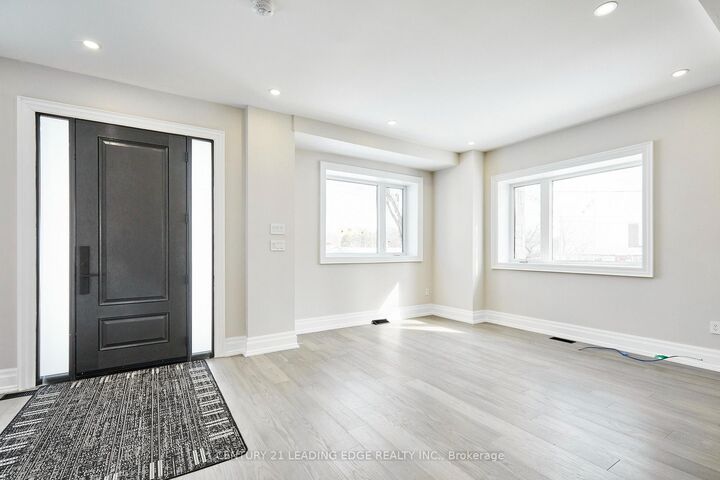 Property Photo:  50 Dorset Road  ON M1M 2S7 
