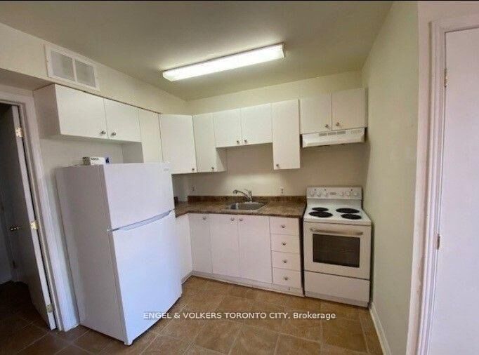 Property Photo:  23 Queen Street 1  ON L4M 1Y9 