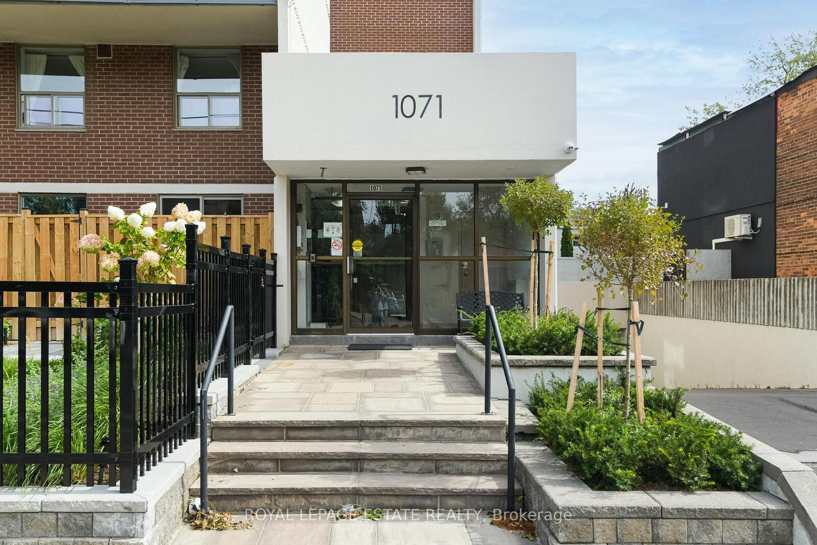 Property Photo:  1071 Woodbine Avenue 311  ON M4C 4C2 
