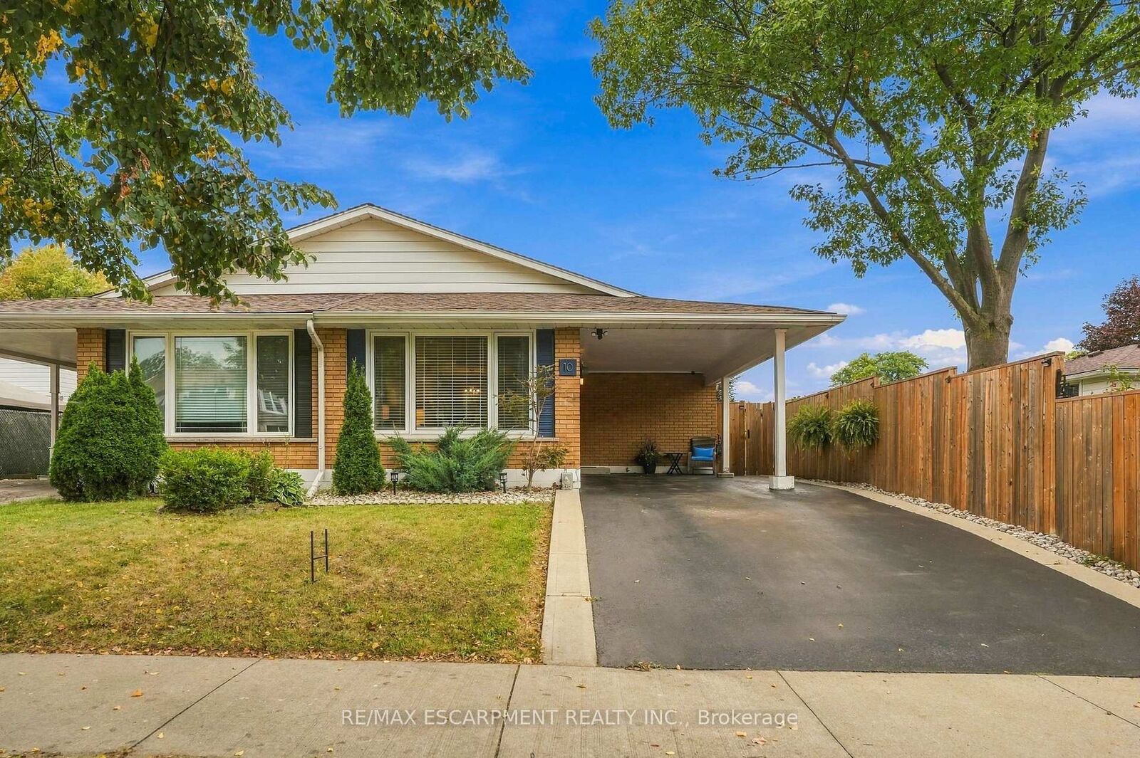 Property Photo: 10 Courtland Avenue ON L9C 5Z2