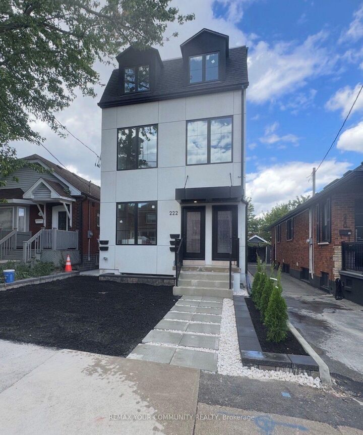 Property Photo:  222 Belgravia Avenue 3  ON M6E 2M8 