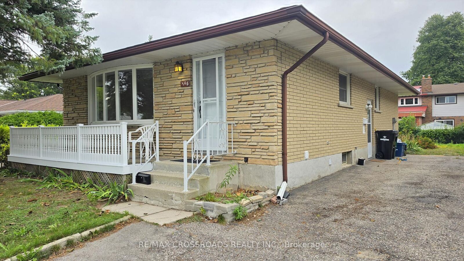 Property Photo: 106 Kimberly Crescent ON N2E 1C9