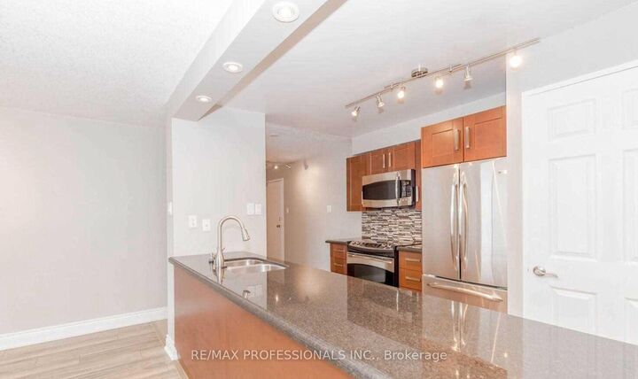 Property Photo:  4205 Shipp Drive 1606  ON L4Z 2Y9 