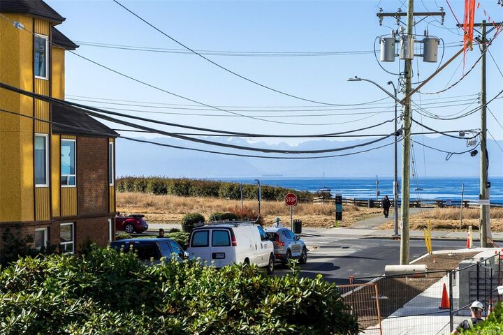 Property Photo:  20 Menzies St #2  BC V8V 2G2 