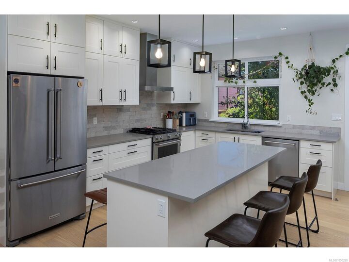 Property Photo:  2835 Turnstyle Cres  BC V9B 0T8 