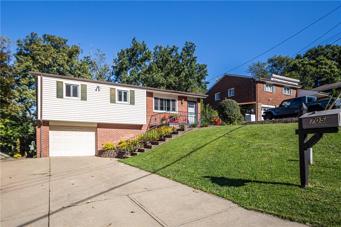 Property Photo: 705 Victory Rd PA 15101