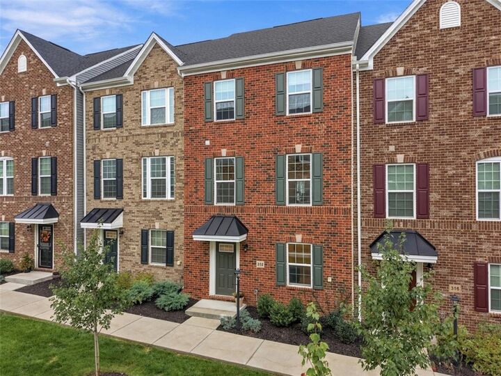 Property Photo:  318 Abacot Way  PA 16066 